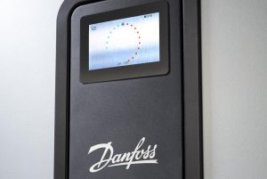 Danfoss_DHP_M_display_right-1140x763